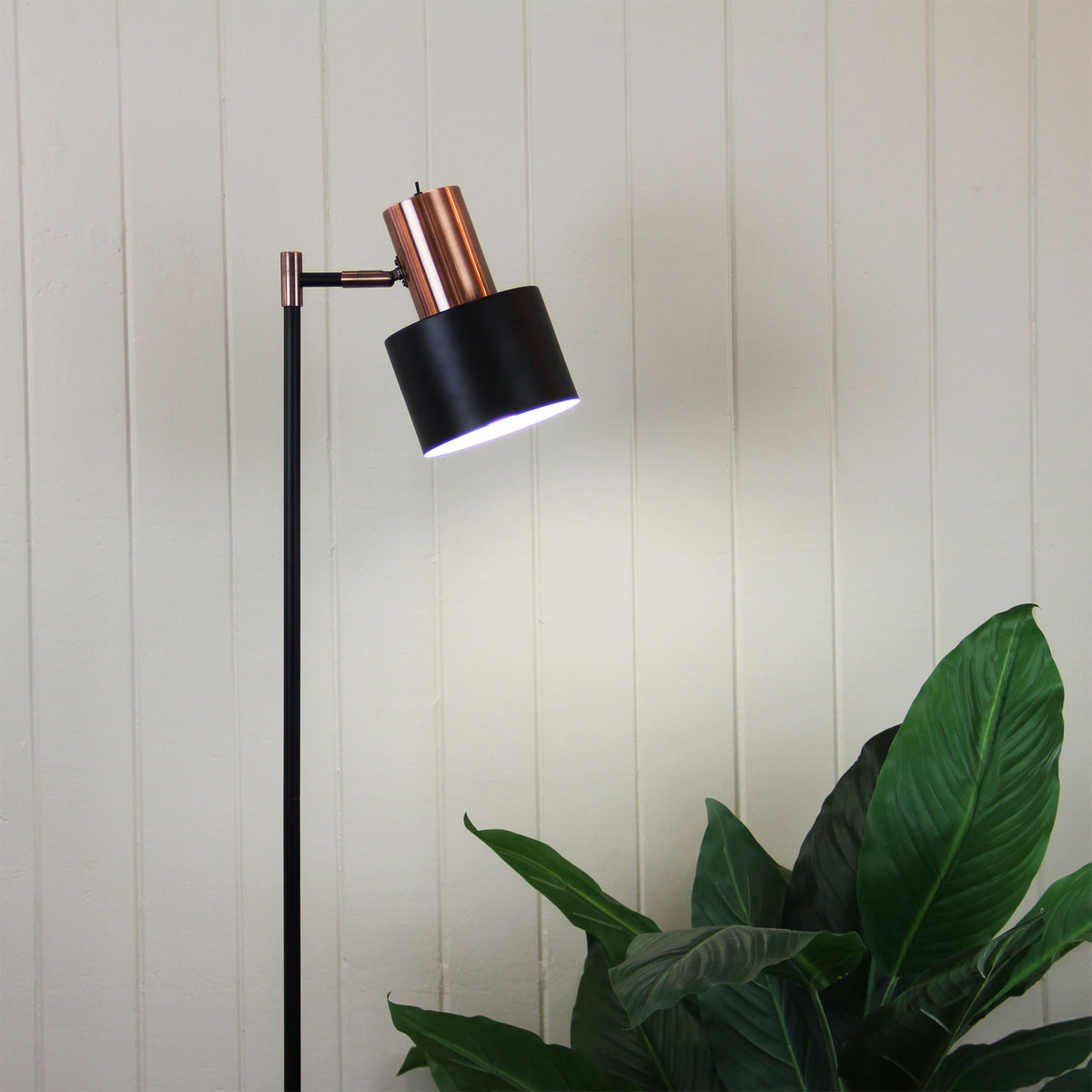 Ari floor lamp in a room setting